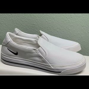 Nike women’s Court Legacy Slip -on size 10
